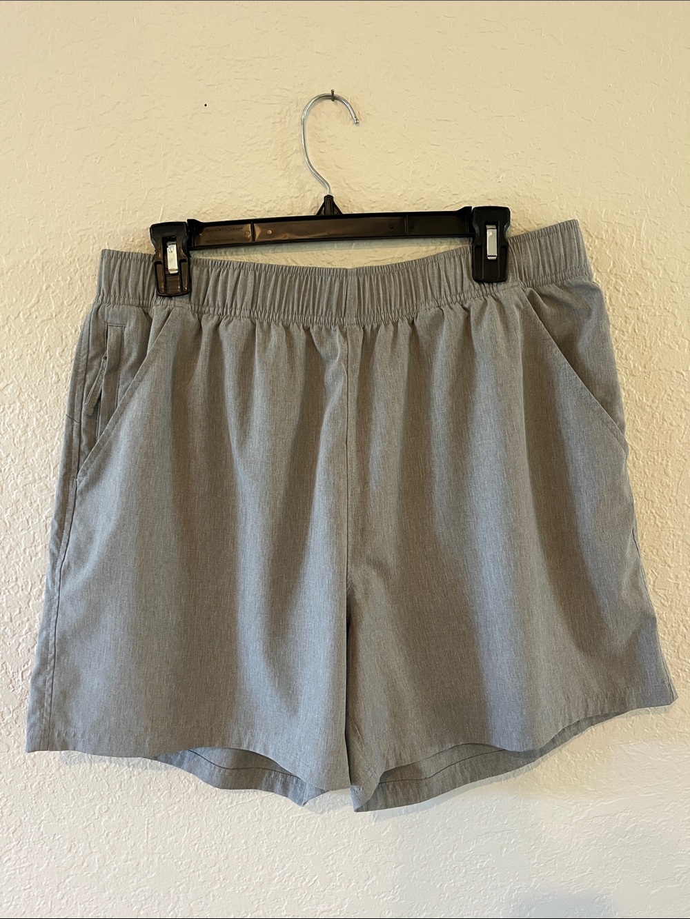 Everyday Elastic-Waist pocketed shorts — Light Gray Size M
